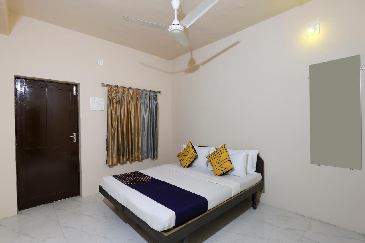 Spot On 64818 Hotel Minal Jāmnagar Exterior foto